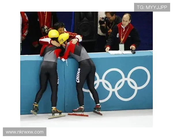 冬奥赛场师徒泪拥瞬间感动全场